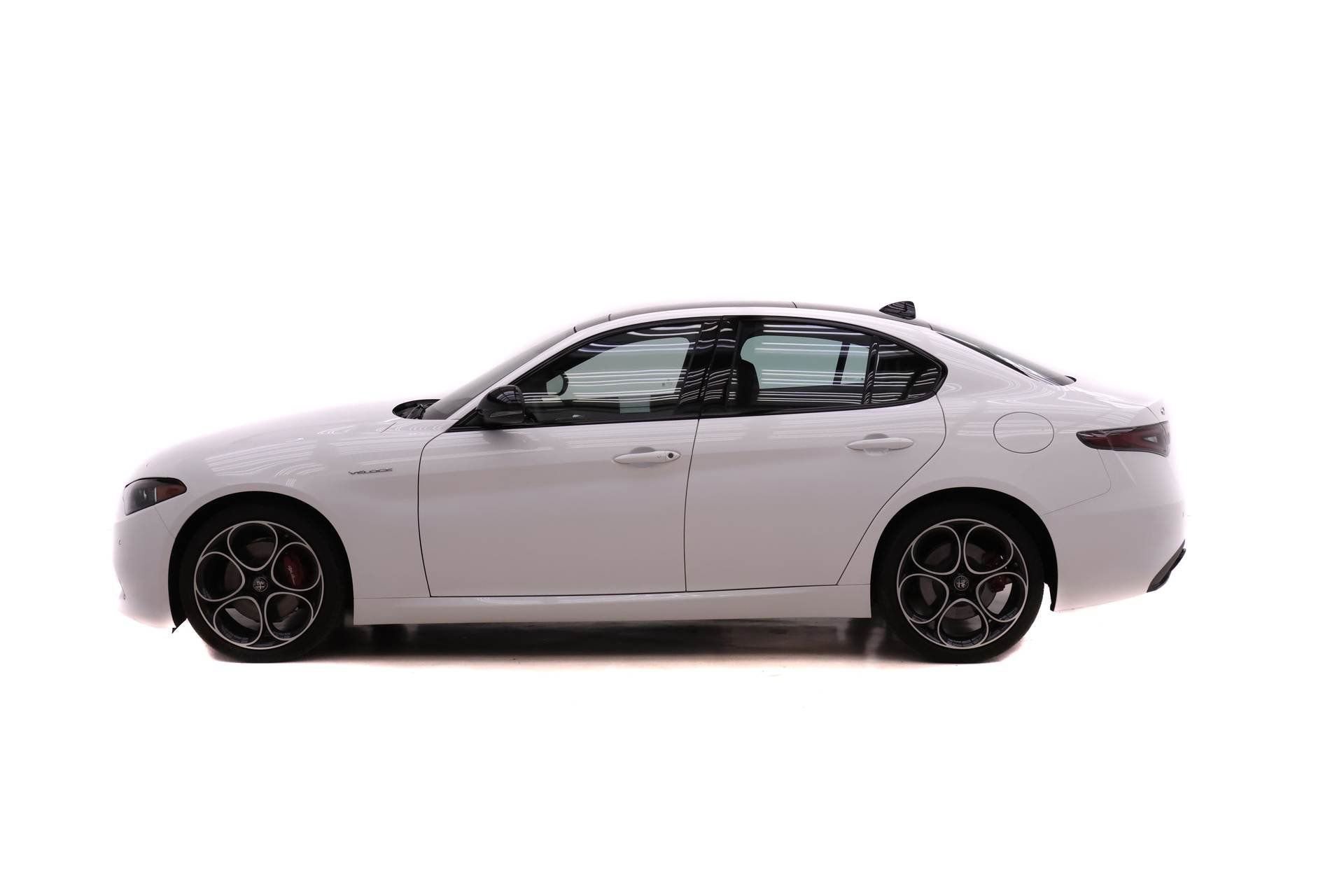 New 2025 Alfa Romeo Giulia AWD image 3