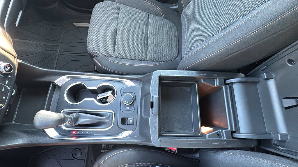Used 2021 Chevrolet Traverse LT FWD image 23