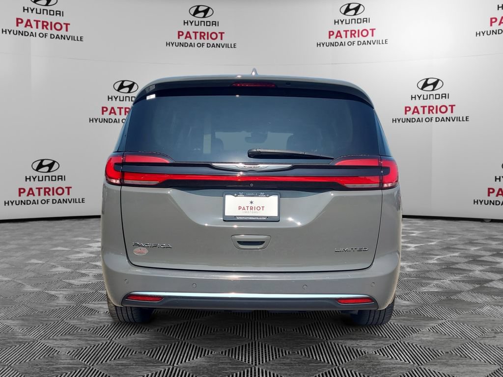 Used 2022 Chrysler Pacifica Limited FWD image 4