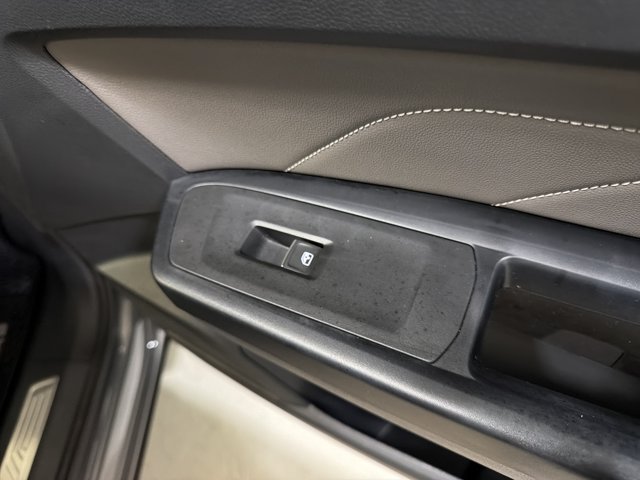 Certified 2021 Volkswagen Atlas Cross Sport SE w/ Panoramic Sunroof Package AWD/4WD image 39