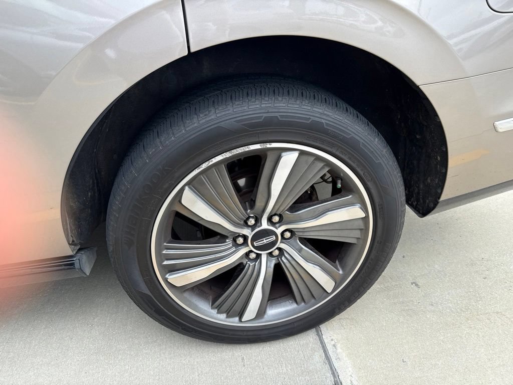 Used 2019 Lincoln Navigator Reserve AWD/4WD image 11
