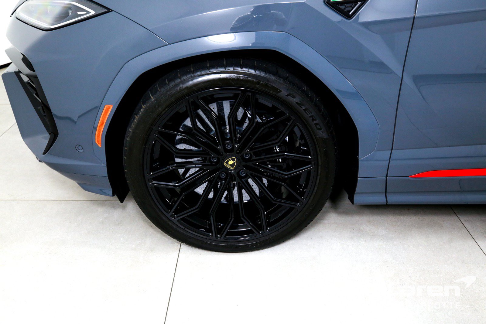 Used 2025 Lamborghini Urus SE AWD/4WD image 39