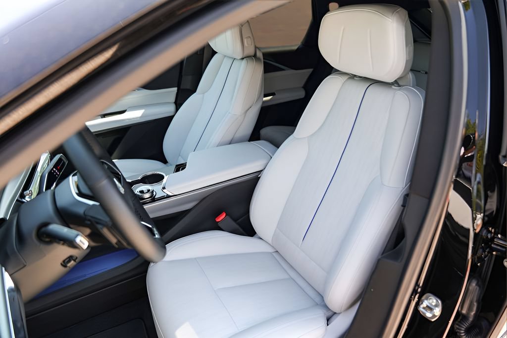 Certified 2025 Cadillac Lyriq Sport AWD/4WD image 7