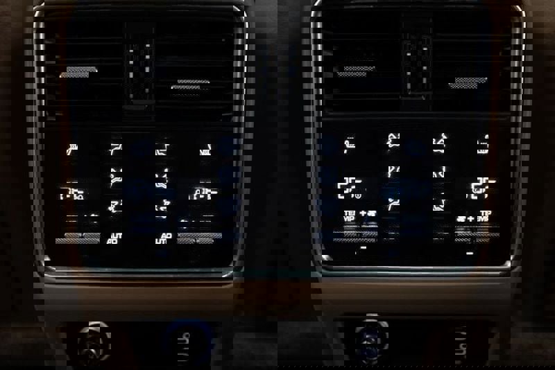 Used 2023 Porsche Cayenne Platinum Edition image 15