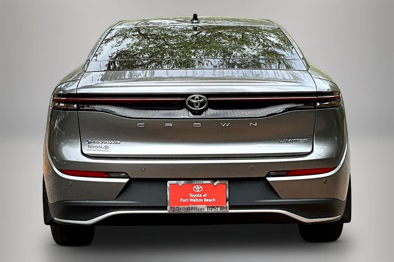 Used 2025 Toyota Crown Limited w/ Advanced Technology Package AWD/4WD image 6
