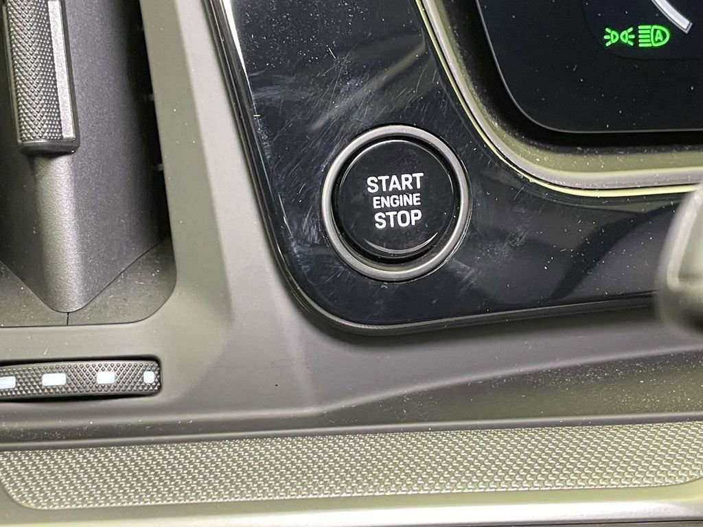 Used 2025 Porsche Cayenne S image 45