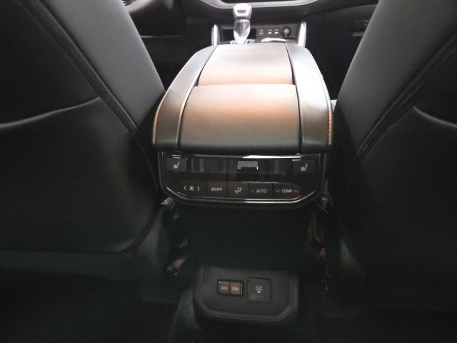 New 2026 Toyota Highlander Platinum AWD/4WD image 13