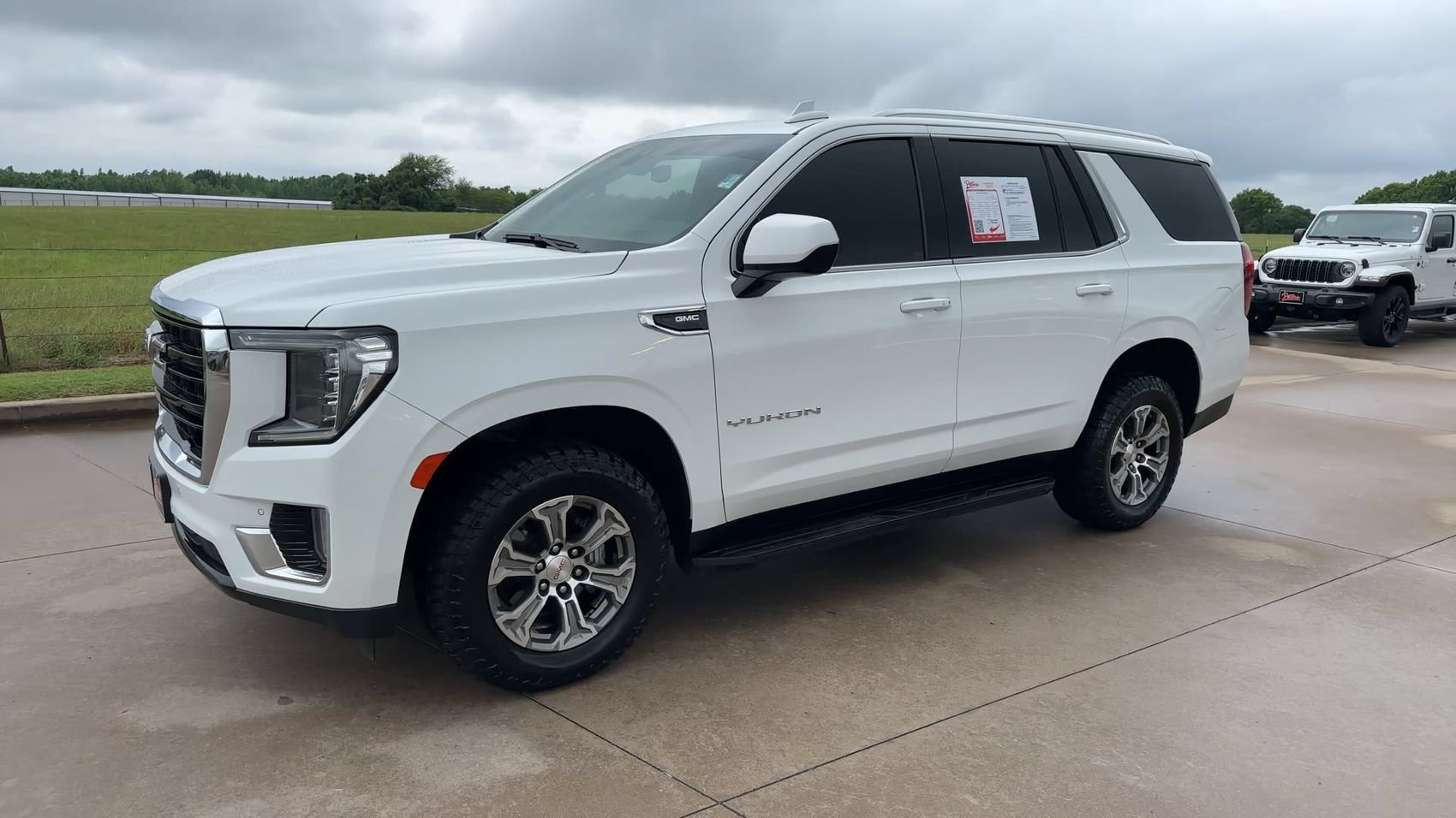 Used 2021 GMC Yukon SLE AWD/4WD image 3
