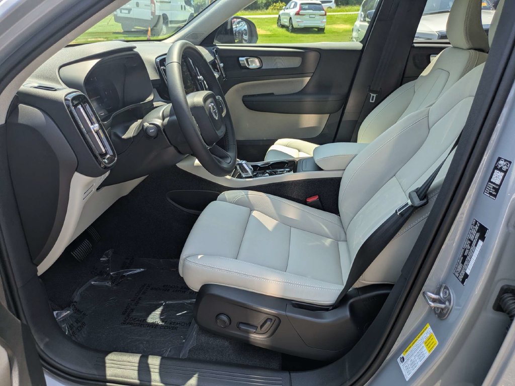New 2026 Volvo XC40 B5 Plus w/ Protection Package Premier AWD/4WD image 22