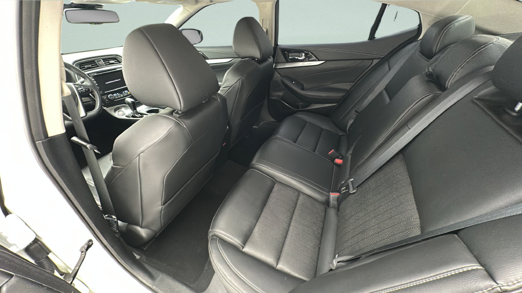 Used 2023 Nissan Maxima SV w/ Floor Mat Group FWD image 9