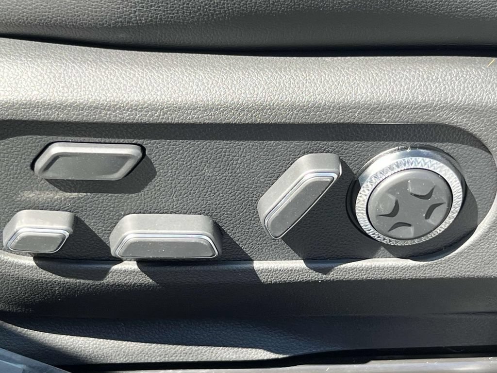 New 2024 Genesis GV60 Advanced AWD/4WD image 19