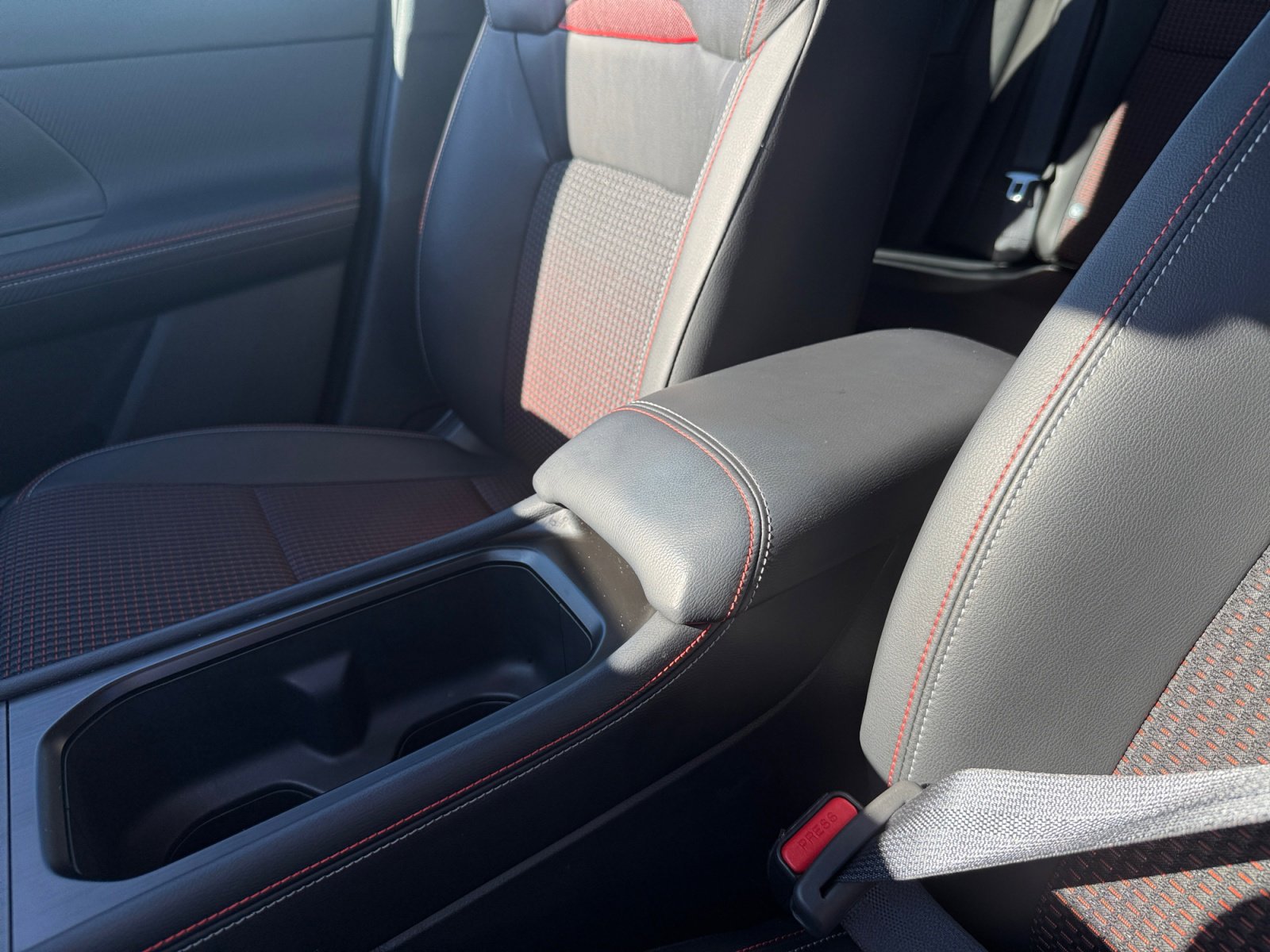 Used 2025 Nissan Kicks SR image 14