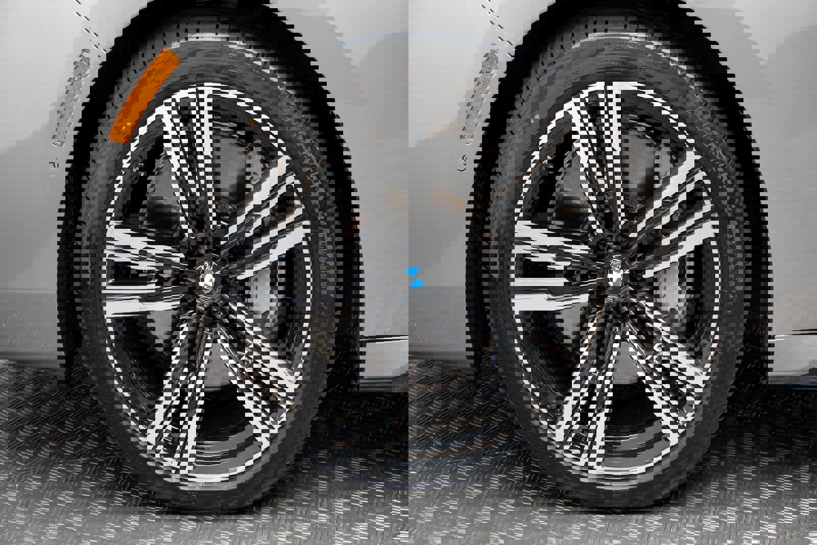 Used 2024 BMW 760i xDrive w/ Executive Package image 8