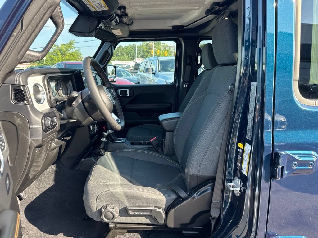Used 2025 Jeep Wrangler Unlimited Sahara AWD/4WD image 11