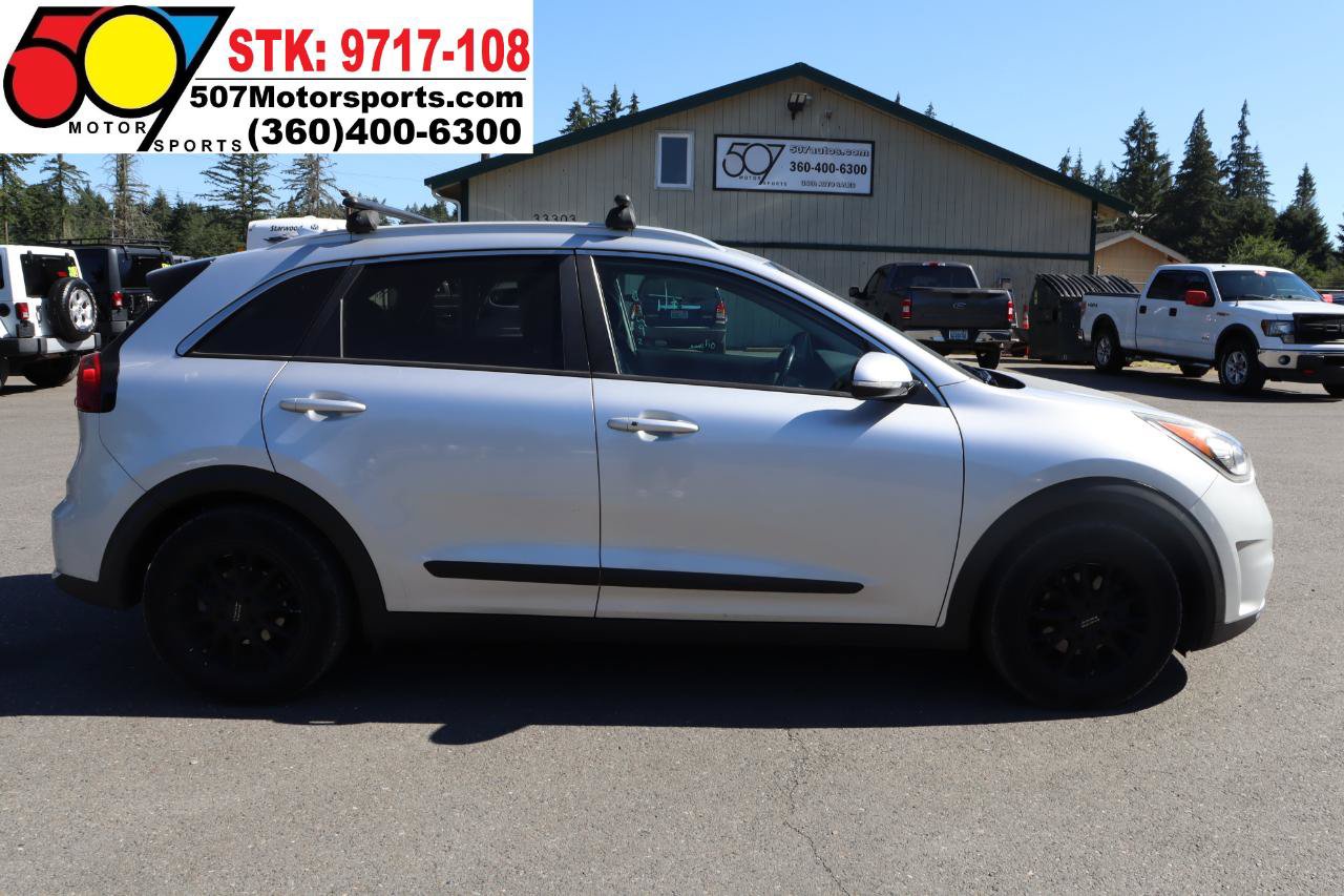 Used 2017 Kia Niro EX FWD image 11
