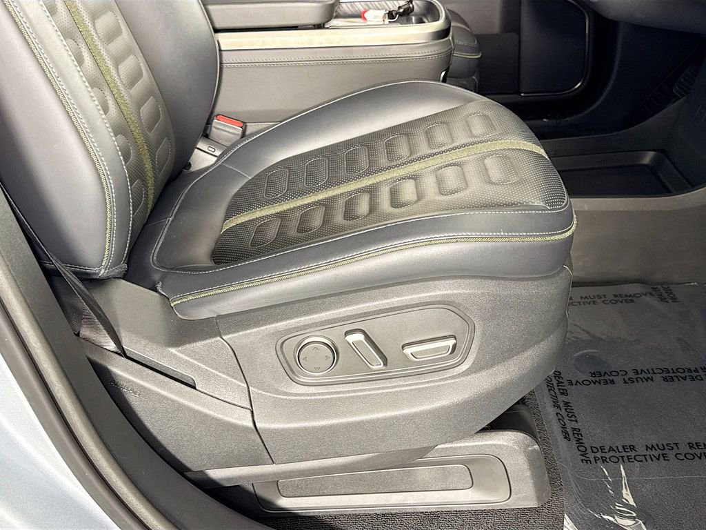 Used 2025 Rivian R1S Adventure image 36