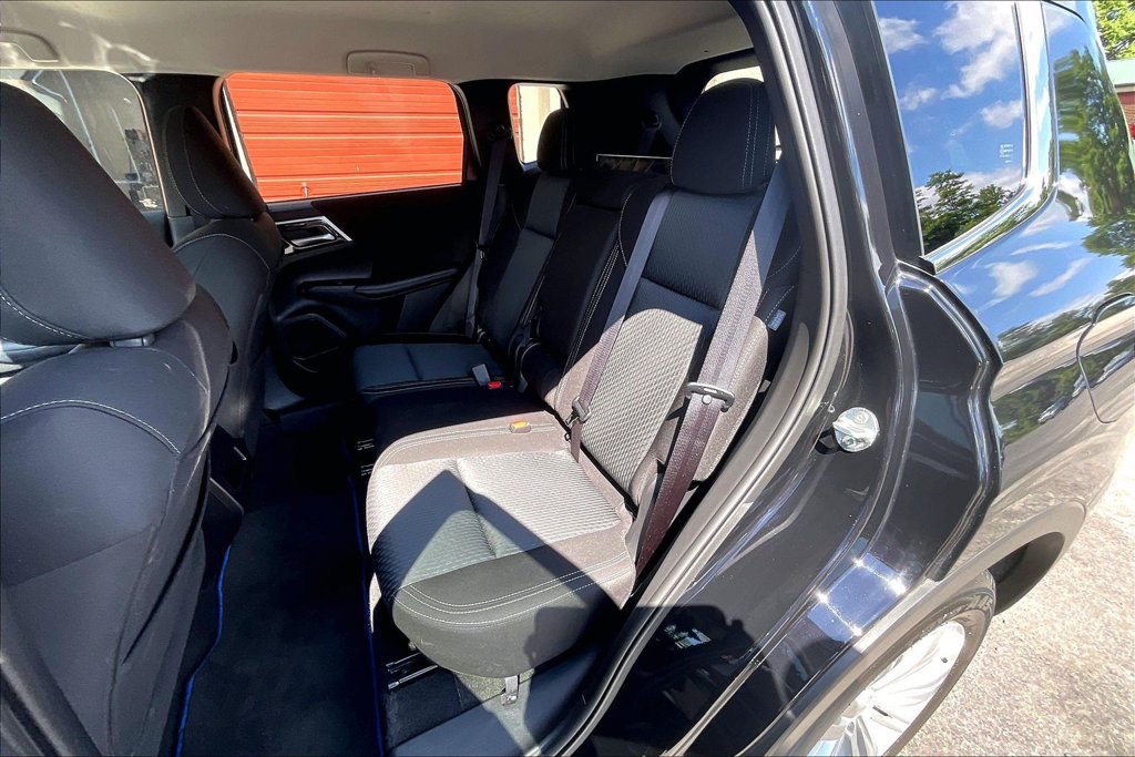 Used 2025 Mitsubishi Outlander ES AWD/4WD image 25