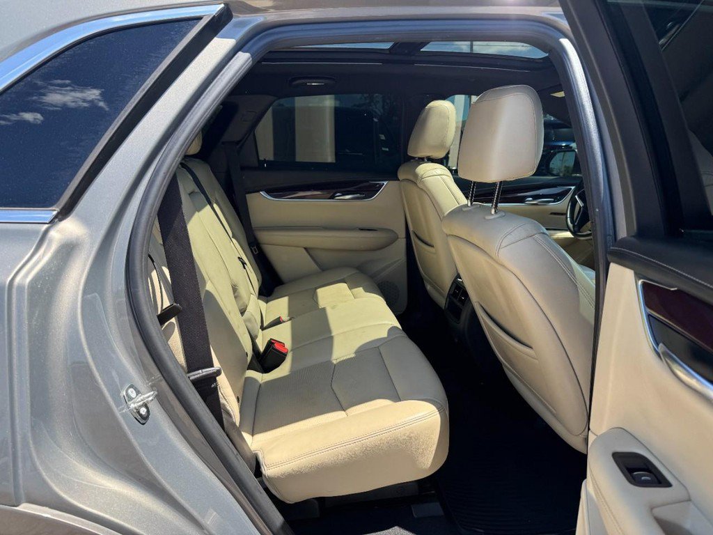 Used 2018 Cadillac XT5 Luxury w/ Driver Awareness Package FWD image 12