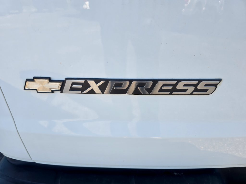 Used 2006 Chevrolet Express 2500 RWD image 11