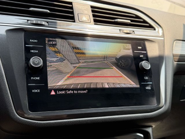 Certified 2024 Volkswagen Tiguan SEL R-Line AWD/4WD image 29