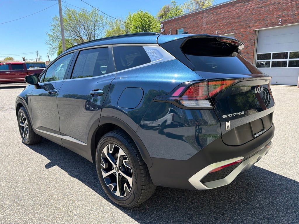 Certified 2024 Kia Sportage EX w/ EX Premium Package AWD/4WD image 3