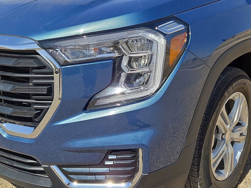 Used 2024 GMC Terrain SLE w/ Driver Convenience Package image 9