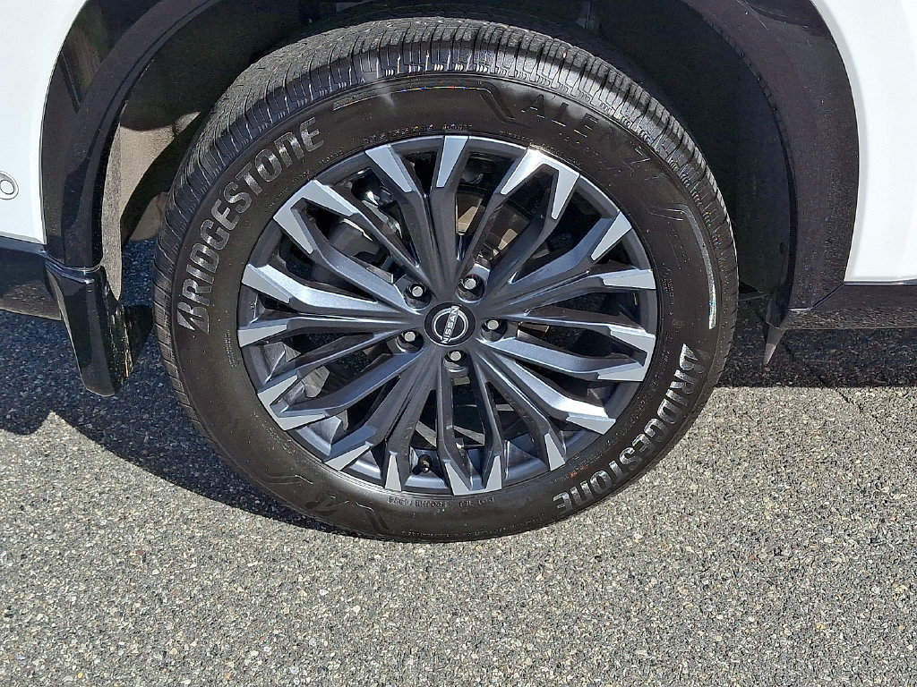 Used 2025 Nissan Rogue Platinum AWD/4WD image 12