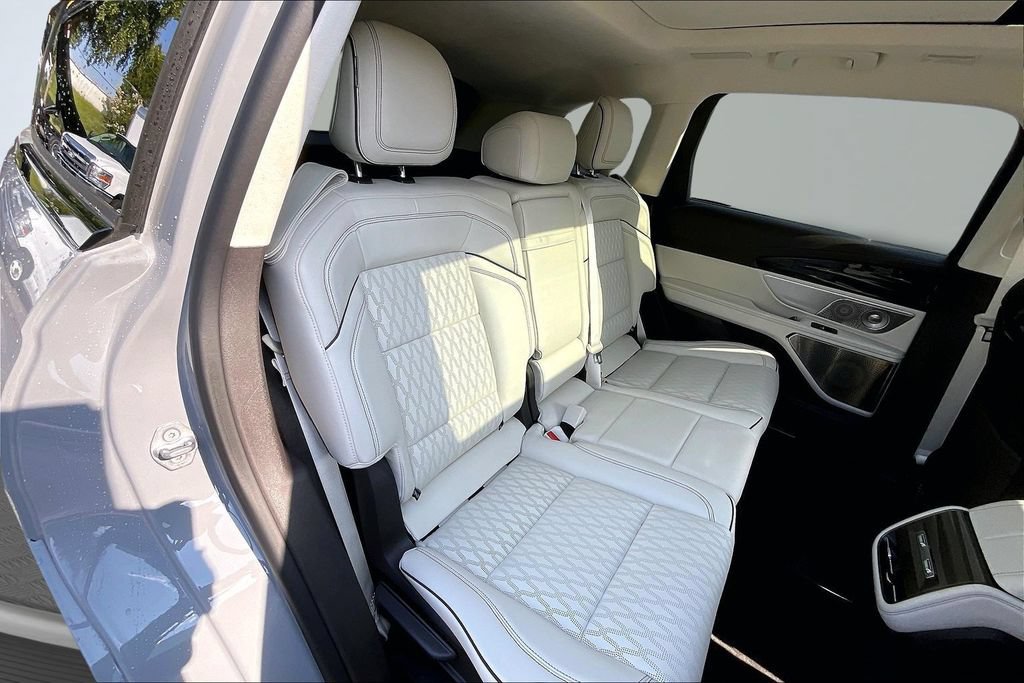New 2026 Lincoln Nautilus Black Label w/ Jet Appearance Package AWD/4WD image 10