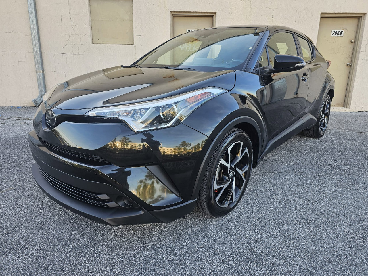 Used 2019 Toyota C-HR Limited image 7