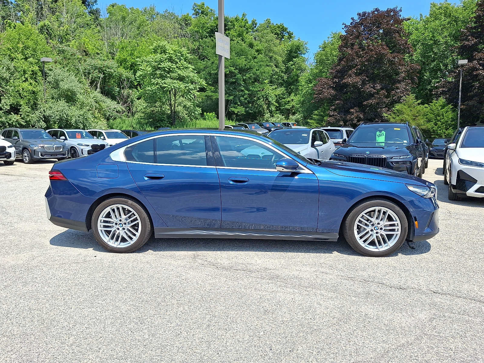 Used 2024 BMW 530i xDrive w/ Premium Package AWD/4WD image 7