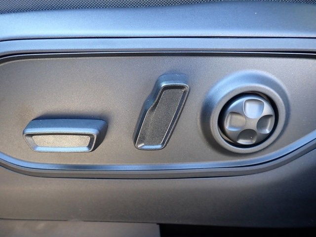 New 2025 Jeep Grand Cherokee Altitude image 17