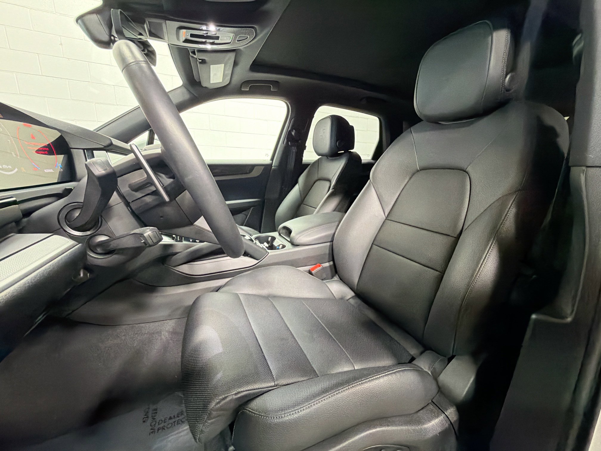 Used 2025 Porsche Cayenne image 5