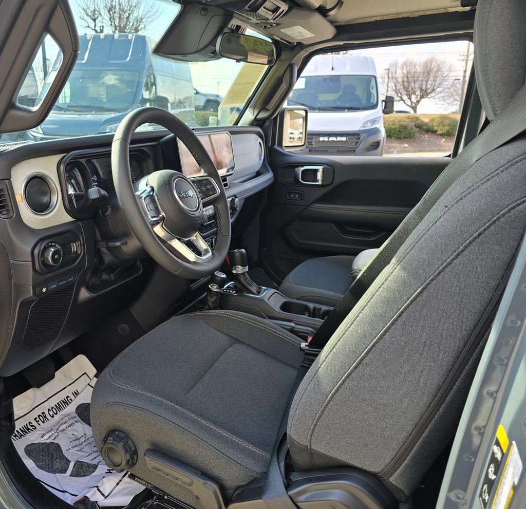 Used 2025 Jeep Wrangler Unlimited Sahara w/ Safety Group image 33