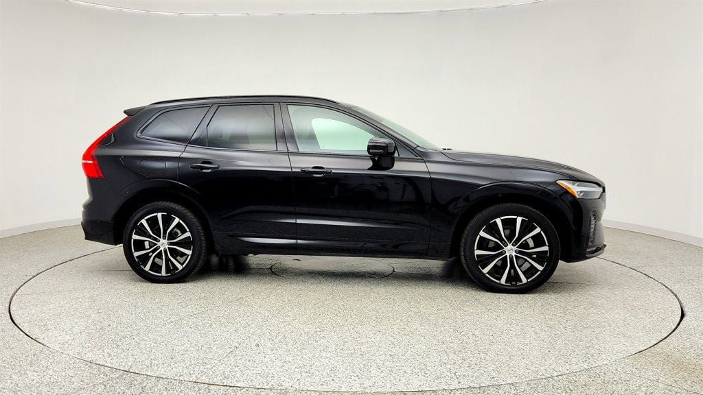 Used 2023 Volvo XC60 B5 Plus w/ Climate Package AWD/4WD image 4