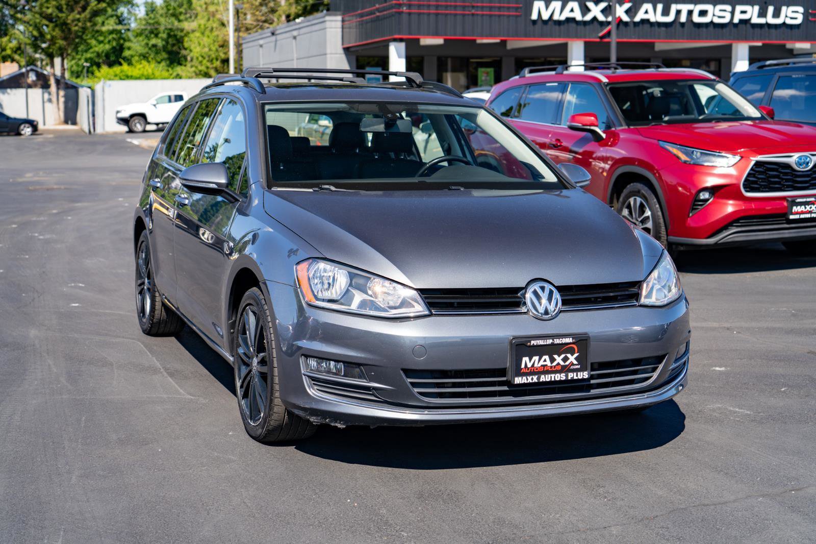 Used 2015 Volkswagen Golf TDI SE FWD image 2