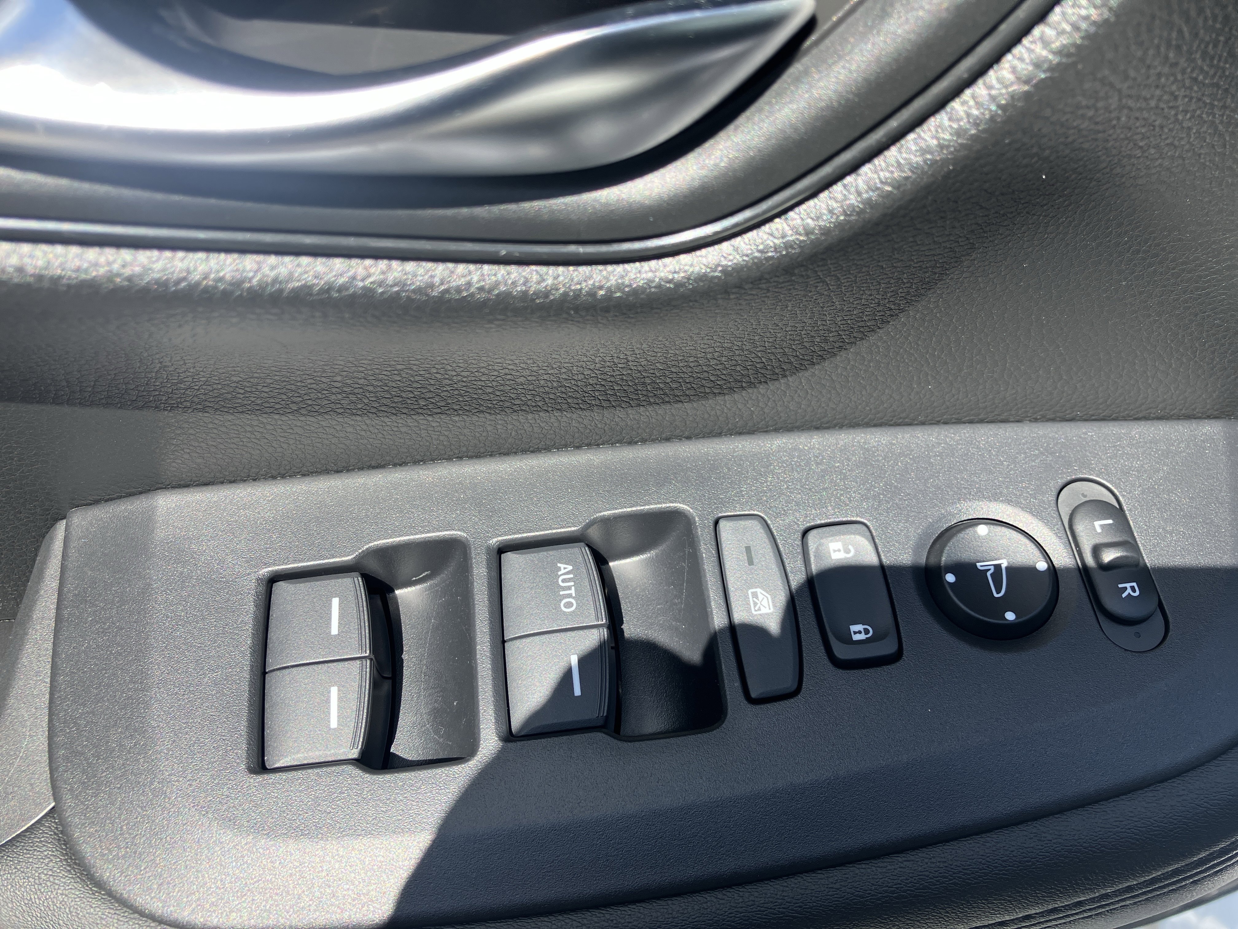 Used 2023 Honda HR-V LX image 17