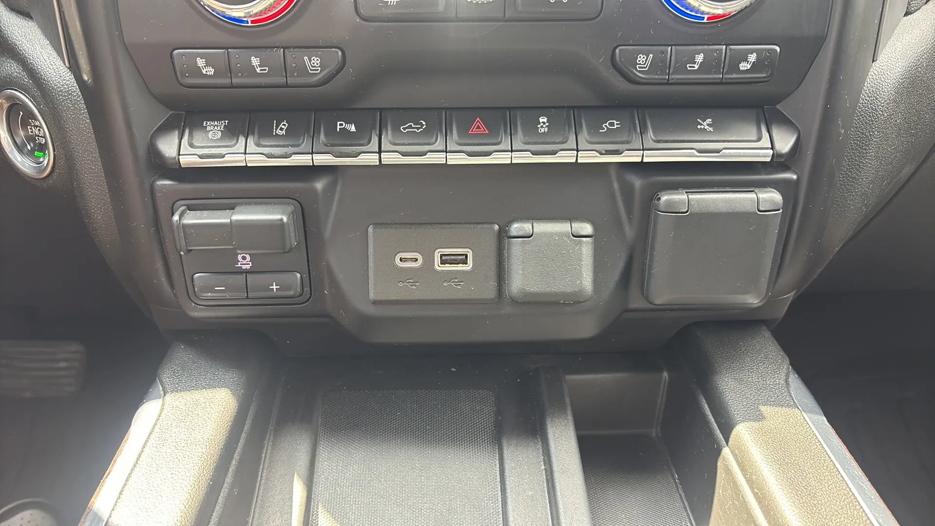 Used 2023 GMC Sierra 3500 Denali w/ Denali Ultimate Package AWD/4WD image 27