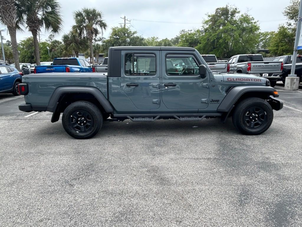 Used 2024 Jeep Gladiator Sport AWD/4WD image 8
