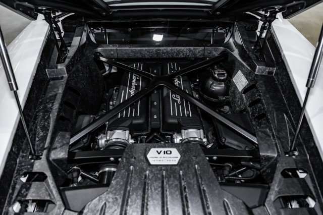 Used 2015 Lamborghini Huracan LP 610-4 image 11