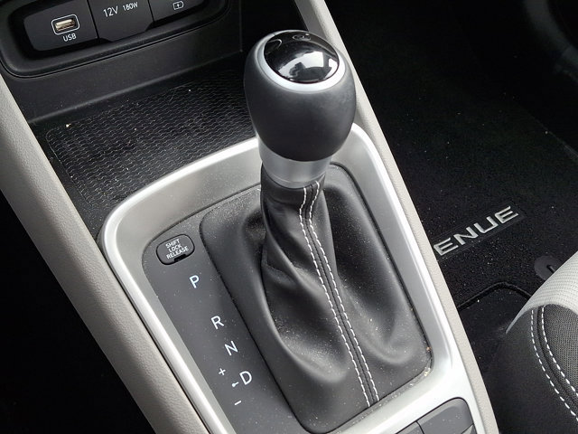 Used 2023 Hyundai Venue SEL image 15