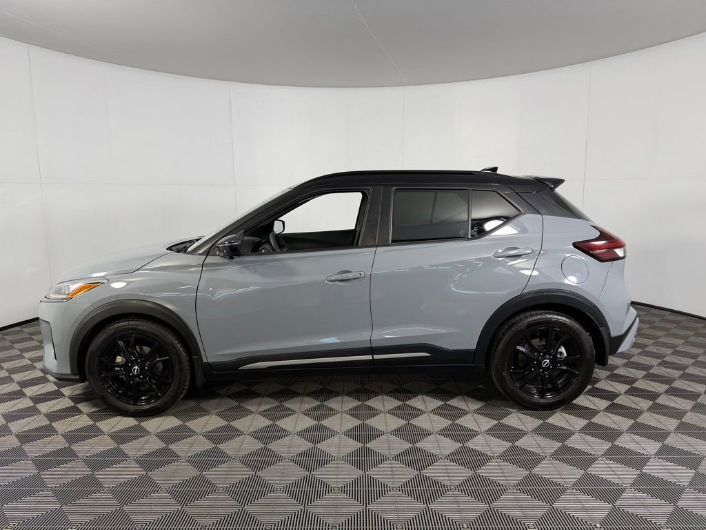 Used 2022 Nissan Kicks SR FWD image 11