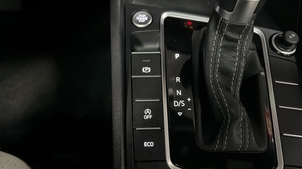 Used 2019 Volkswagen Jetta R-Line FWD image 39