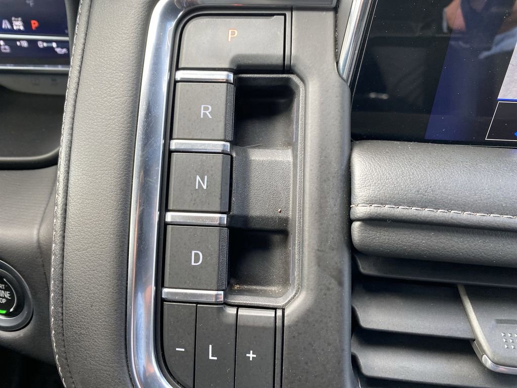 Used 2022 Chevrolet Tahoe Z71 w/ Z71 Off-Road Package image 16