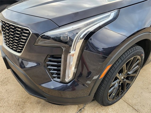 Used 2023 Cadillac XT4 Luxury w/ LPO, Onyx Lite Package FWD image 8