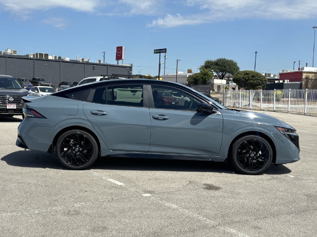 New 2027 Nissan Sentra SR w/ SR Premium Package FWD image 2