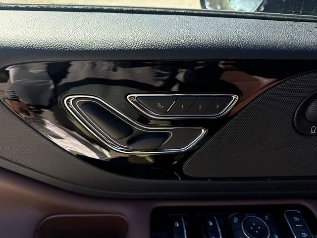 New 2026 Lincoln Aviator Reserve w/ Jet Appearance Package RWD image 12