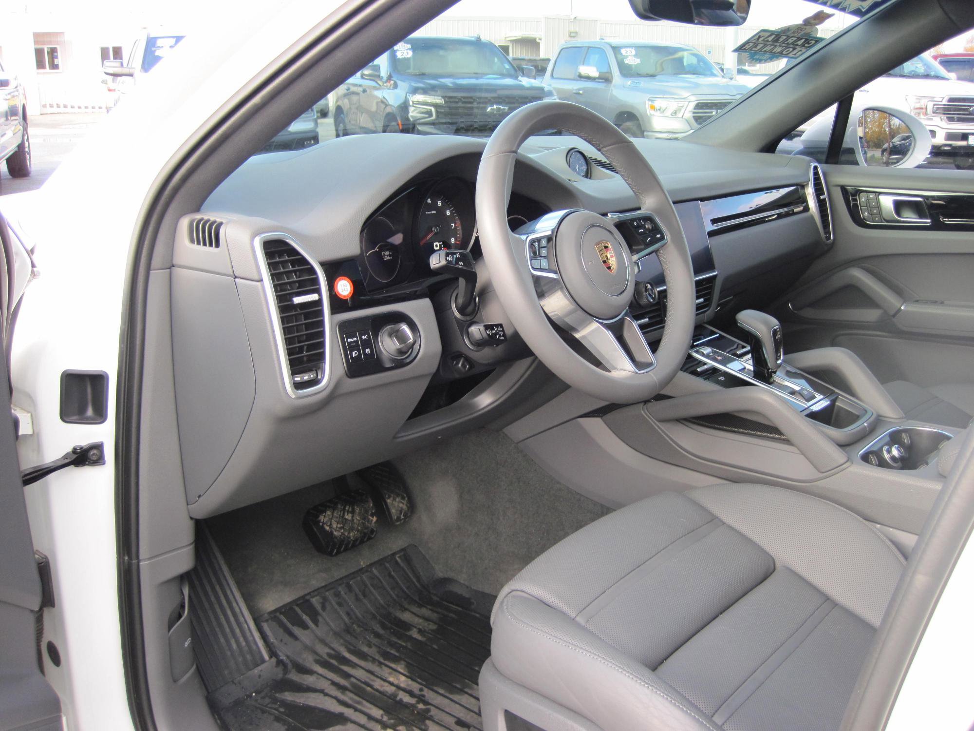 Used 2023 Porsche Cayenne Coupe image 11