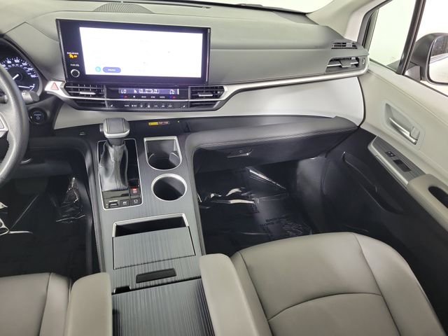 Used 2025 Toyota Sienna XLE FWD image 17