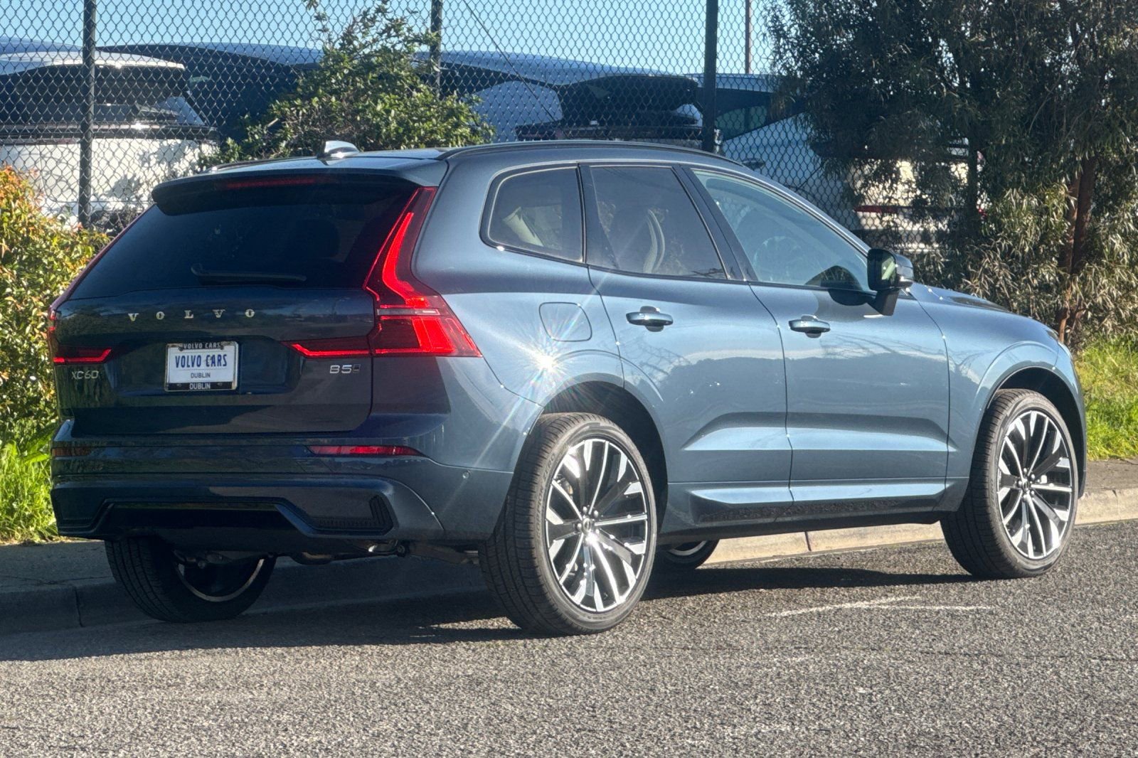 New 2026 Volvo XC60 B5 Ultra w/ Climate Package image 2