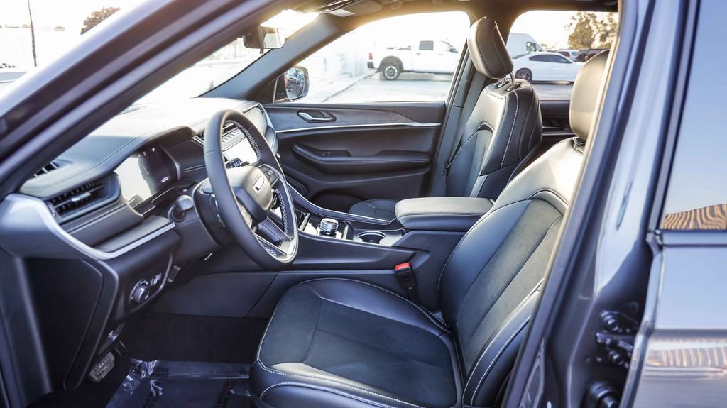 New 2026 Jeep Grand Cherokee Altitude RWD image 22